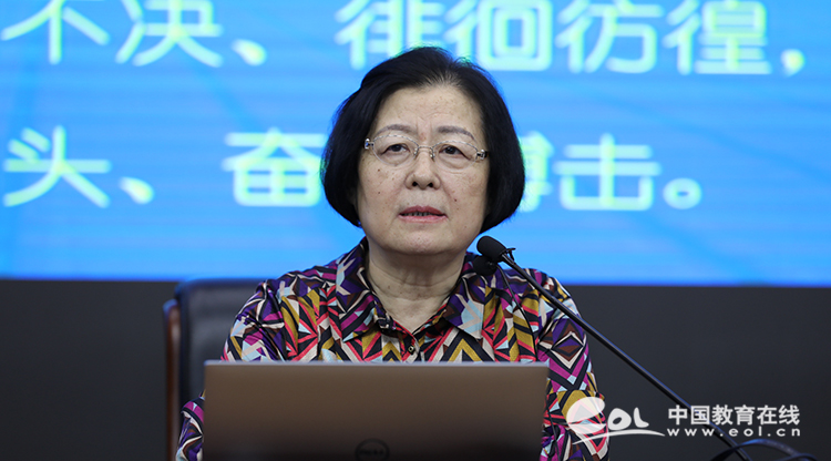 腾飞中国、辉煌70年，著名教育家刘彭芝在“首都关心下一代大讲堂”开讲1