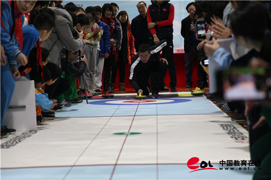 北京市第二届青少年陆地冰壶邀请赛举行1