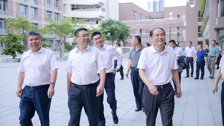 广州、深圳两市领导赴深圳中学召开教育座谈会1